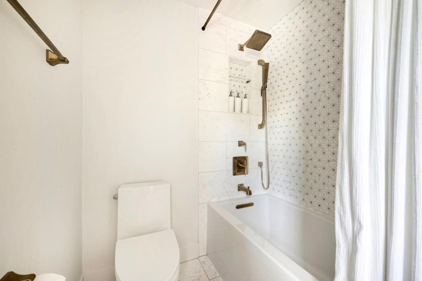 Glen Ellyn Spacious, Luxury Renovated Home With 4 Kings, Firepit מראה חיצוני תמונה